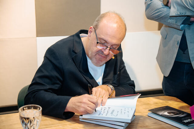 AI in Healthcare book signing night — book signing